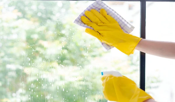 cleaning window with microfibre cloth